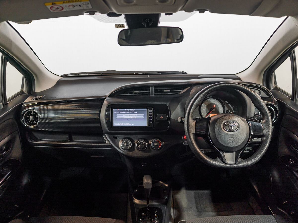 Toyota Vitz 2018 - фото автомобиля