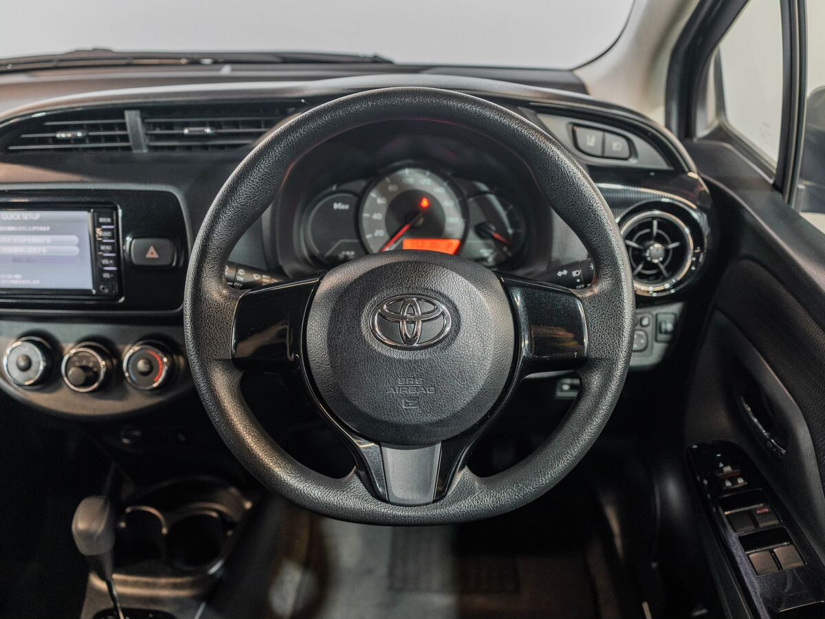 Toyota Vitz 2018 - фото автомобиля