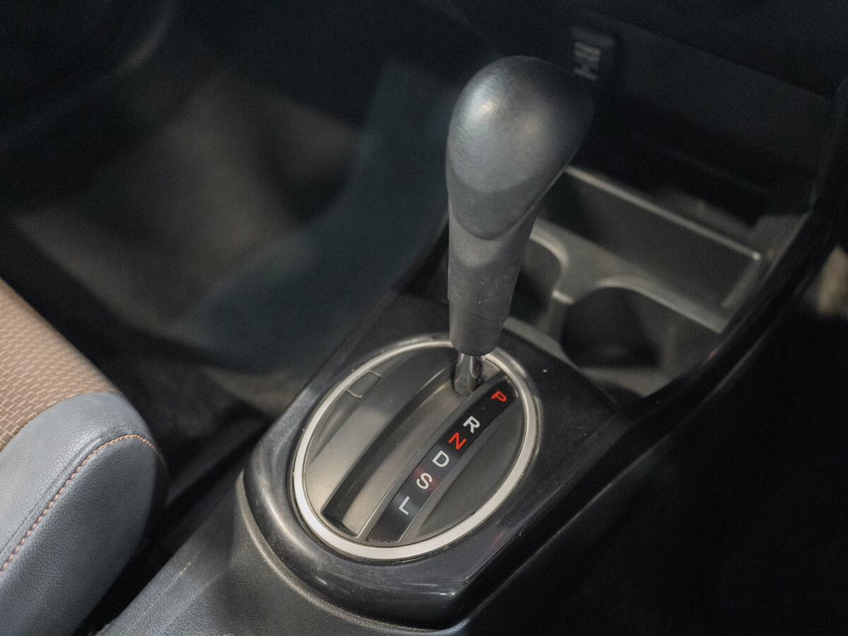 Honda Fit Shuttle 2012 - фото автомобиля