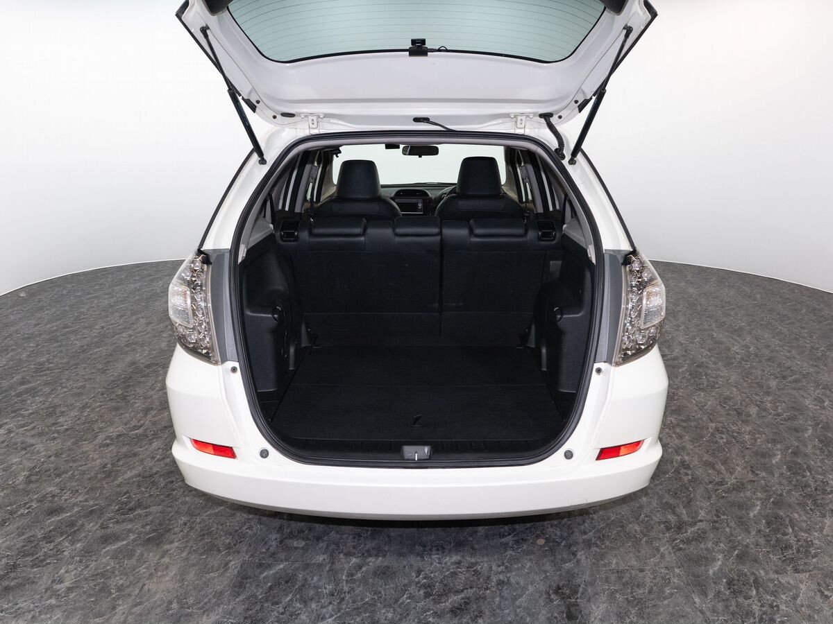 Honda Fit Shuttle 2012 - фото автомобиля