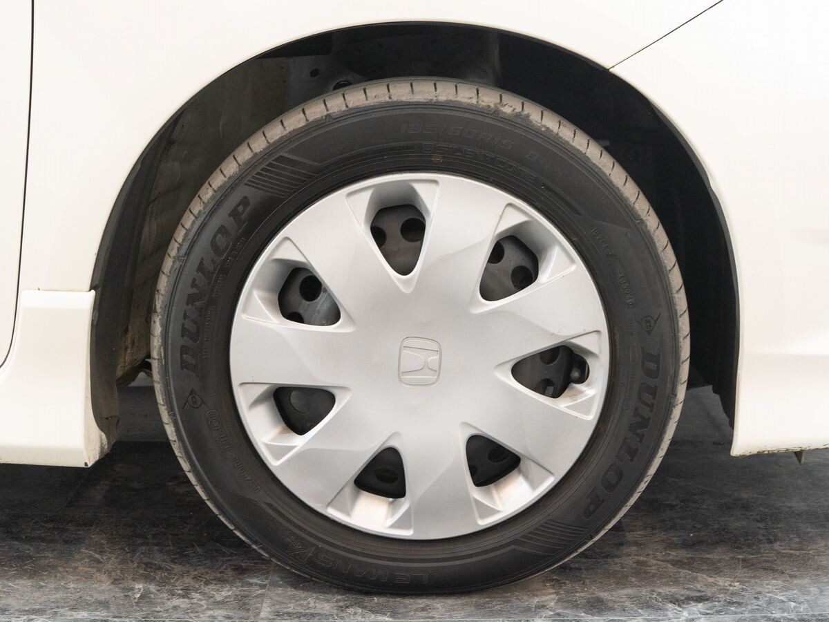 Honda Fit Shuttle 2012 - фото автомобиля