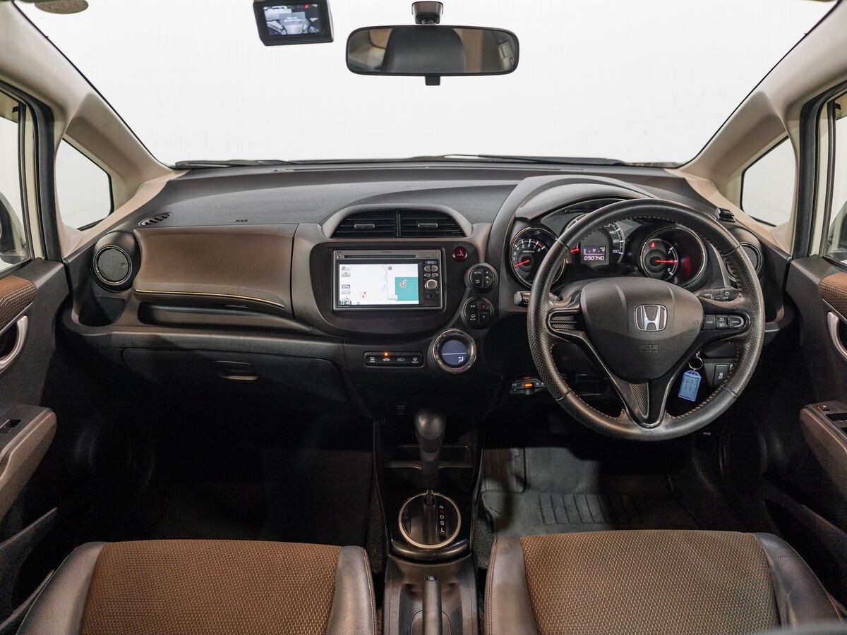 Honda Fit Shuttle 2012 - фото автомобиля
