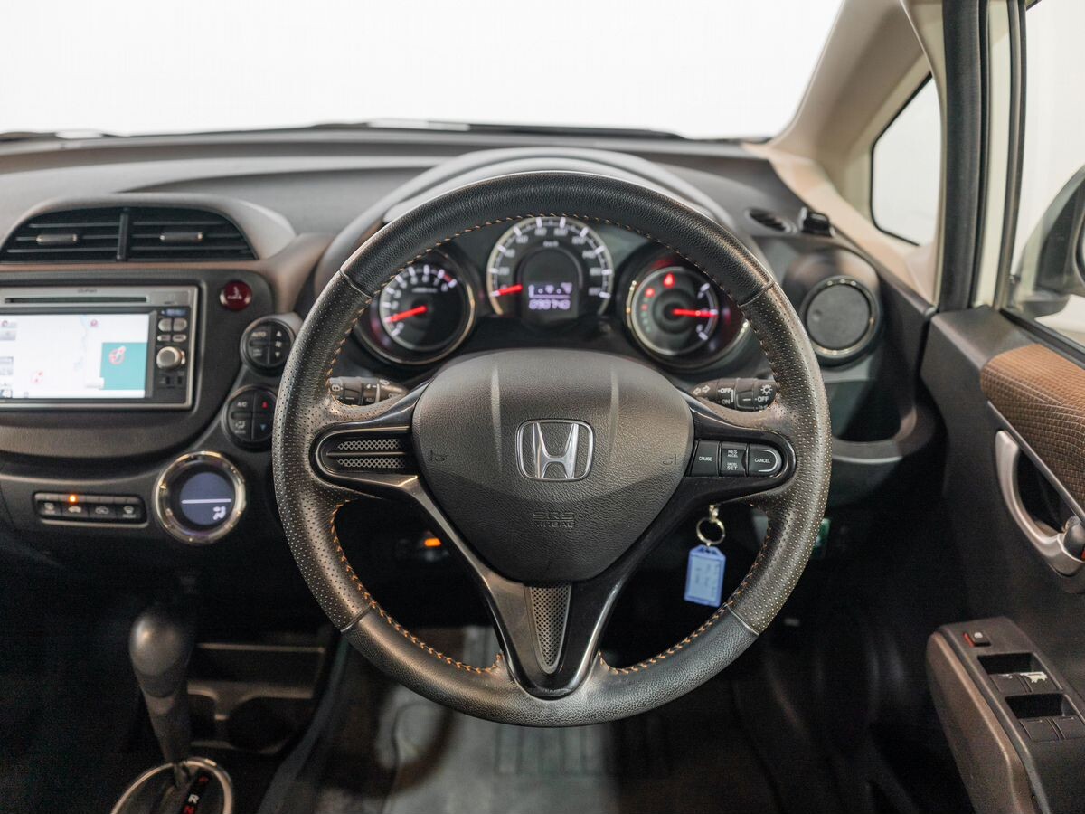Honda Fit Shuttle 2012 - фото автомобиля