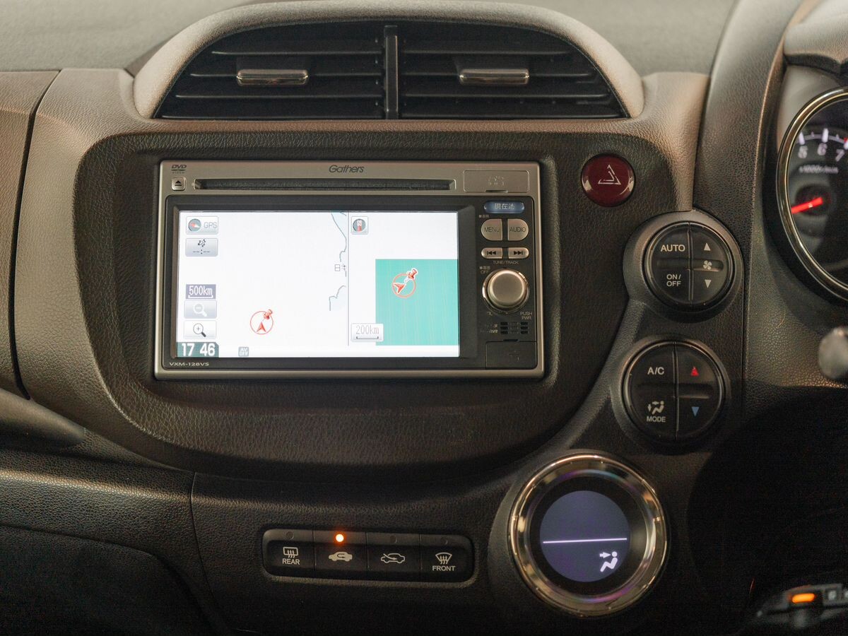 Honda Fit Shuttle 2012 - фото автомобиля