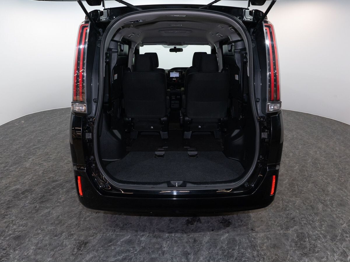 Toyota Noah 2017 - фото автомобиля