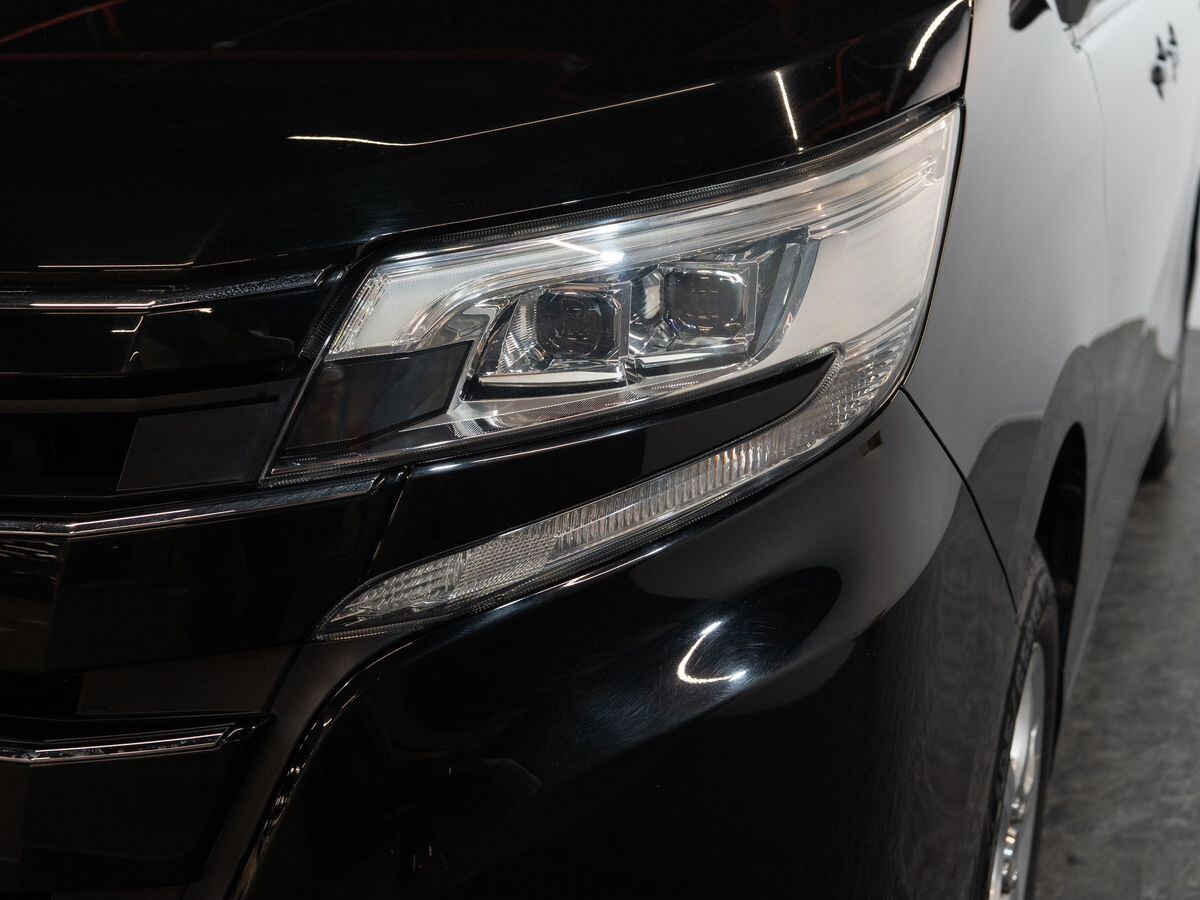Toyota Noah 2017 - фото автомобиля