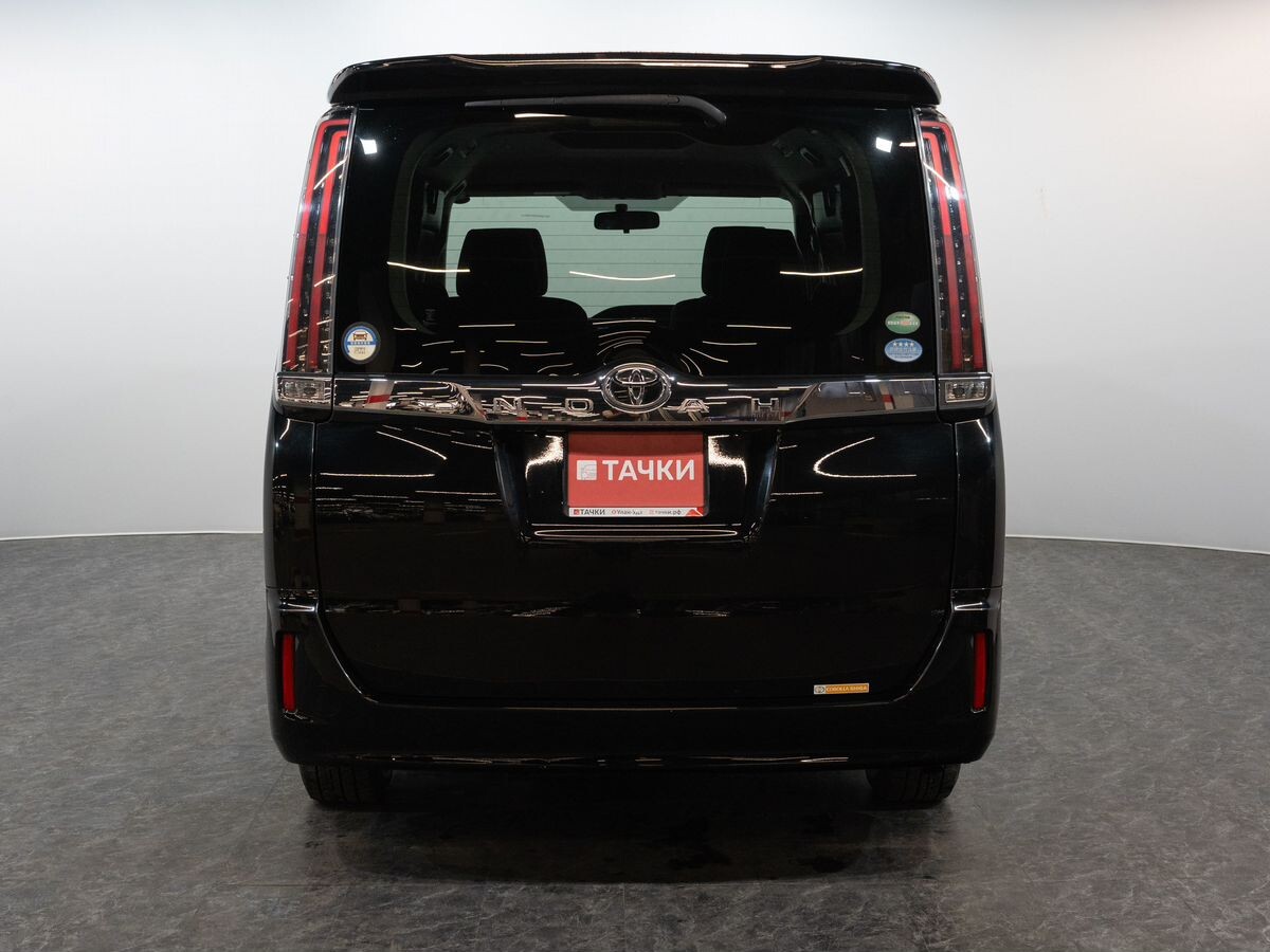Toyota Noah 2017 - фото автомобиля