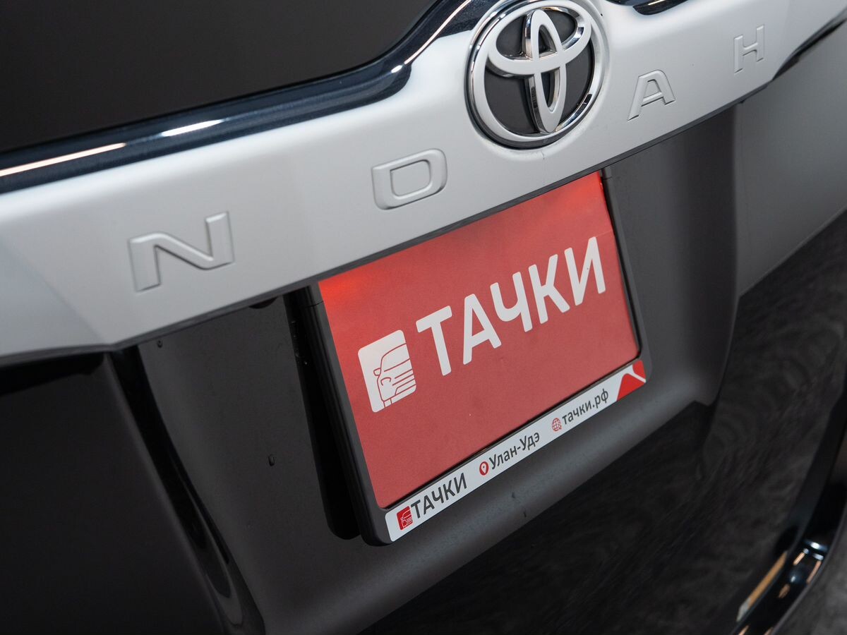 Toyota Noah 2017 - фото автомобиля