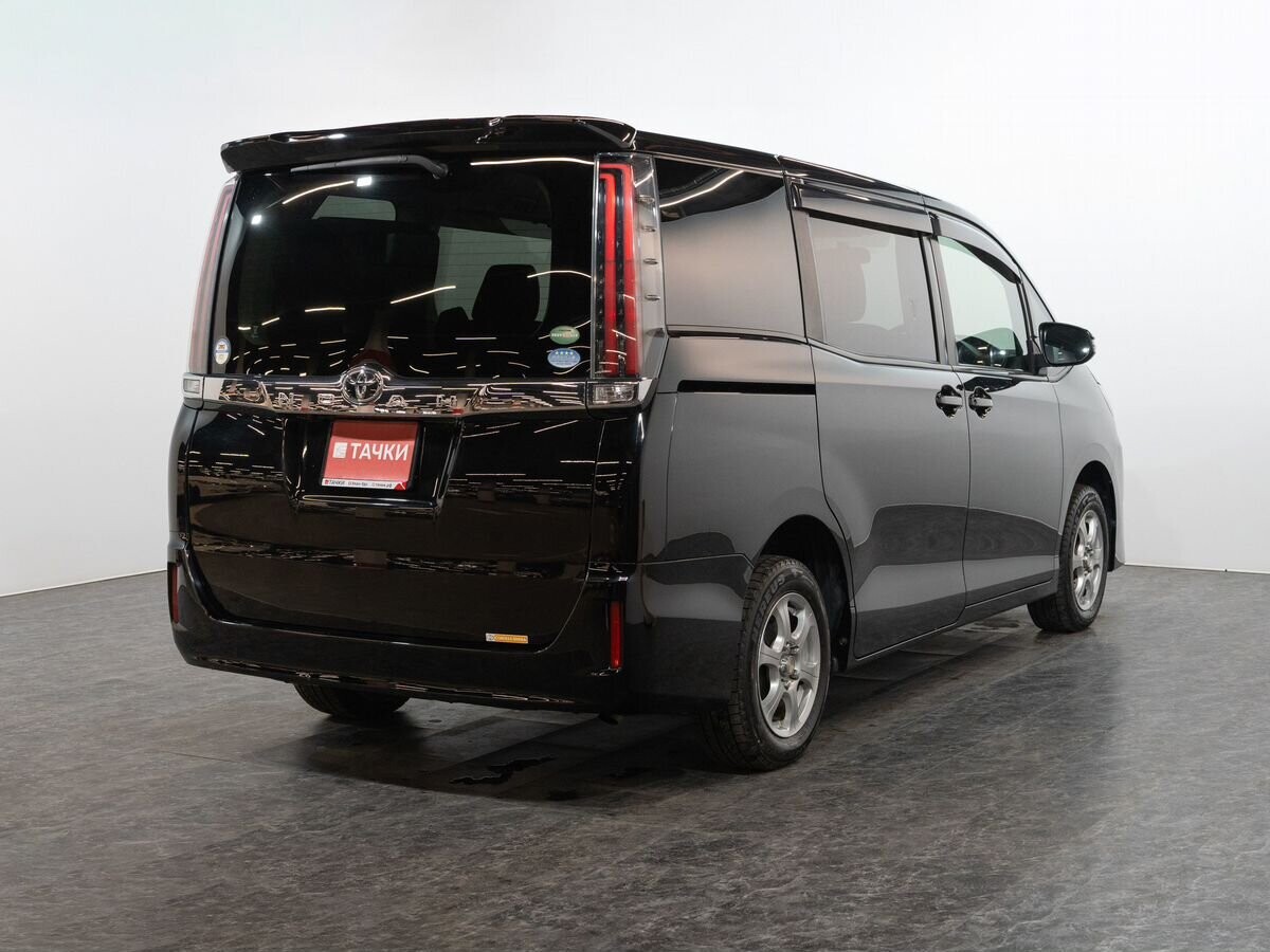 Toyota Noah 2017 - фото автомобиля