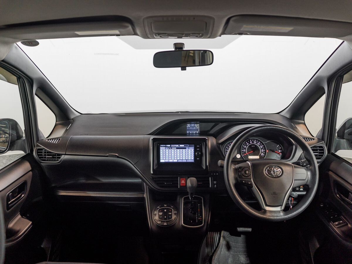 Toyota Noah 2017 - фото автомобиля