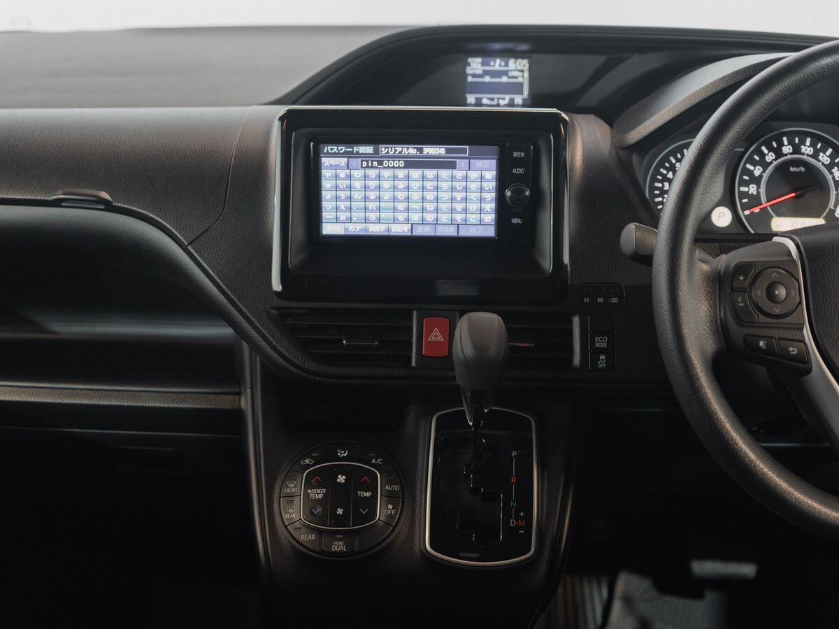 Toyota Noah 2017 - фото автомобиля