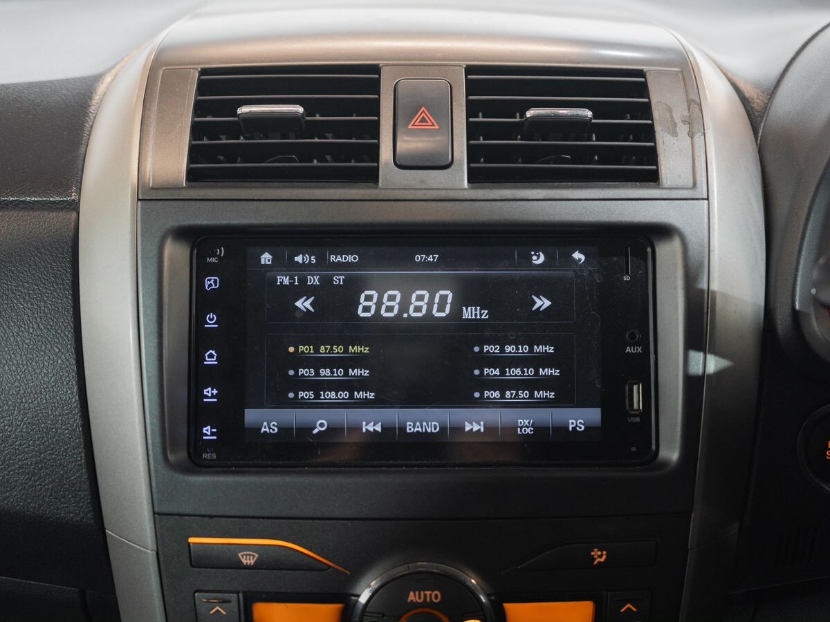 Toyota Corolla Fielder 2012 - фото автомобиля