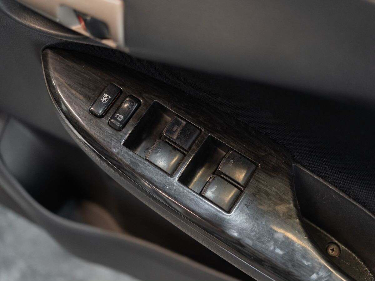 Toyota Corolla Fielder 2012 - фото автомобиля