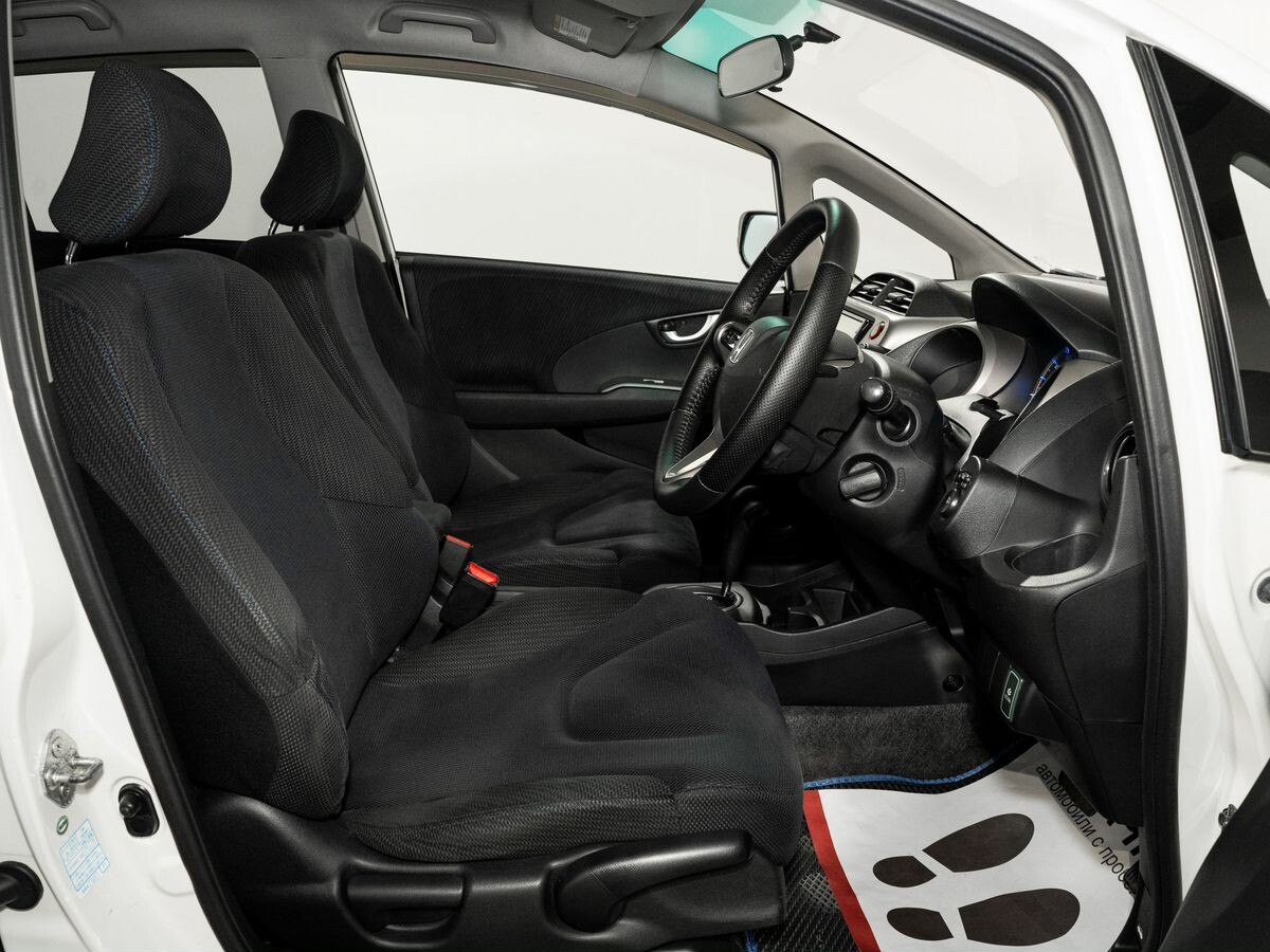 Honda Fit 2011 - фото автомобиля