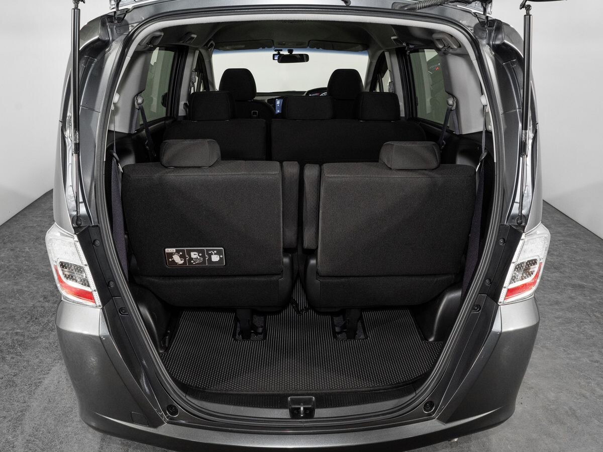 Honda Freed 2012 - фото автомобиля