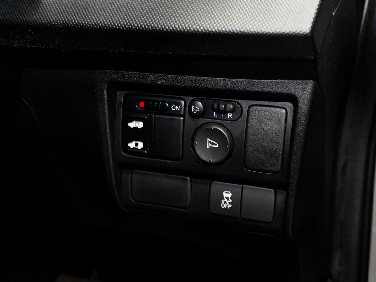 Honda Freed Spike 2013 - фото автомобиля