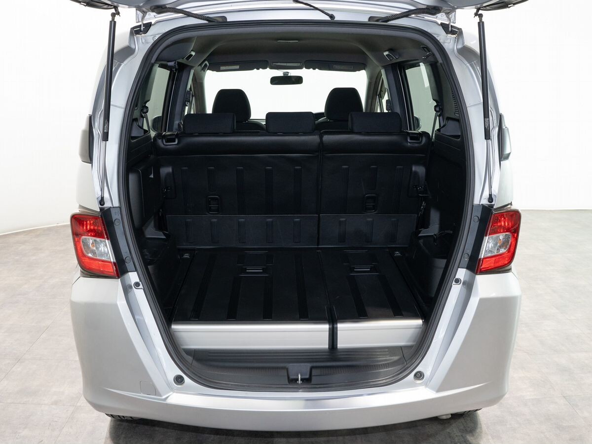 Honda Freed Spike 2013 - фото автомобиля