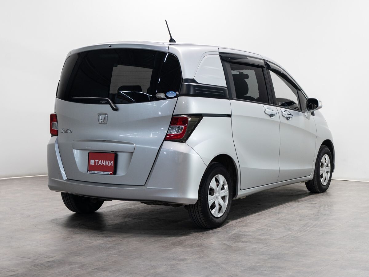 Honda Freed Spike 2013 - фото автомобиля