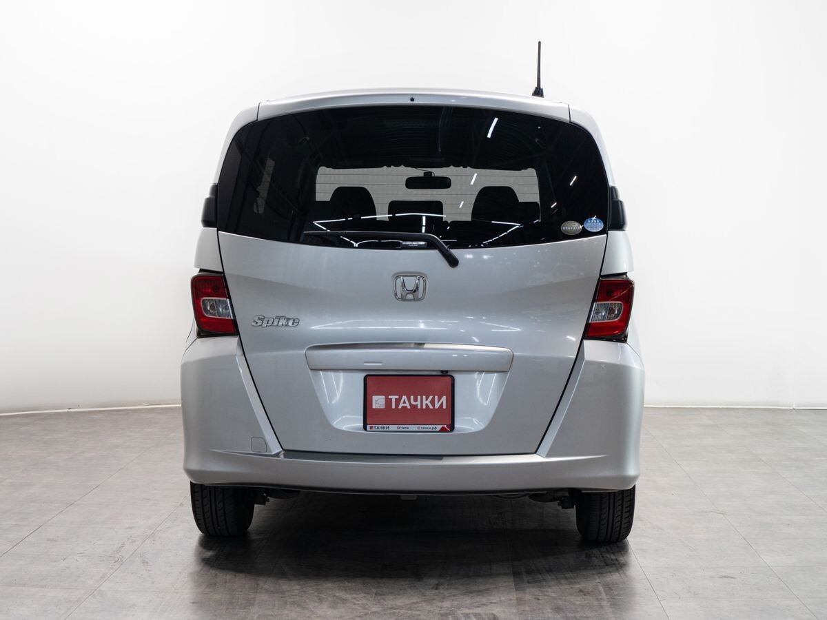 Honda Freed Spike 2013 - фото автомобиля