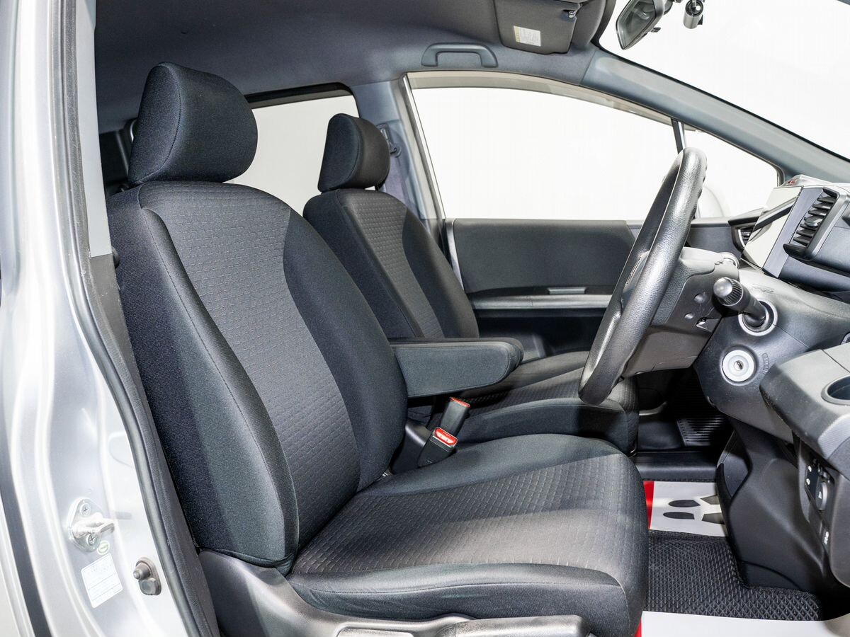 Honda Freed Spike 2013 - фото автомобиля