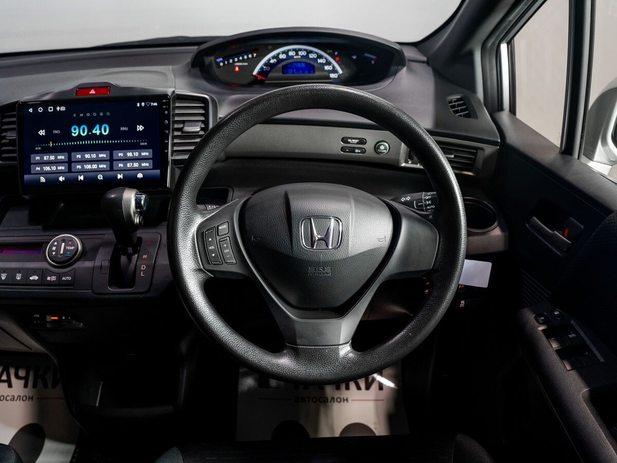 Honda Freed Spike 2013 - фото автомобиля