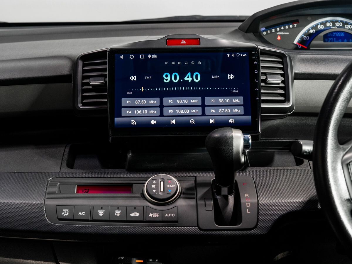 Honda Freed Spike 2013 - фото автомобиля