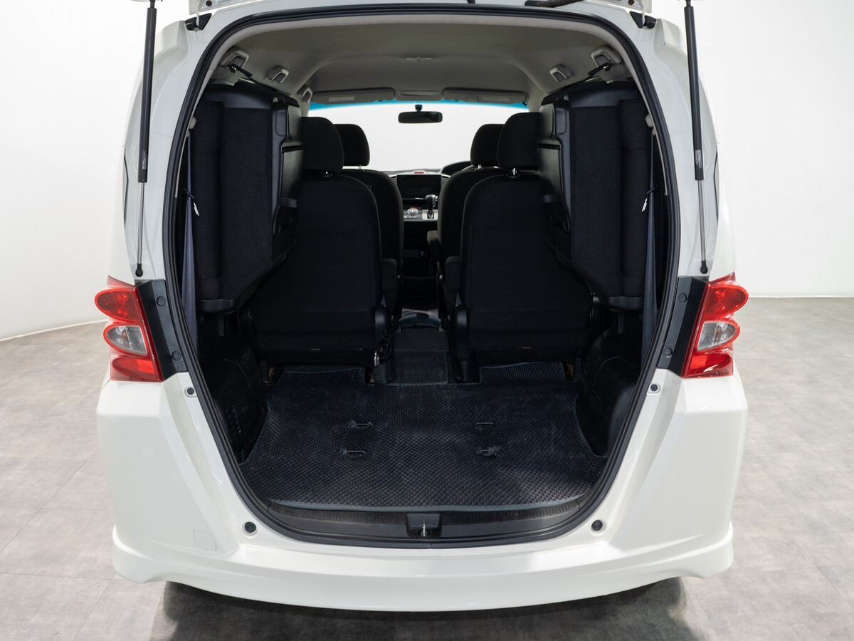 Honda Freed 2011 - фото автомобиля