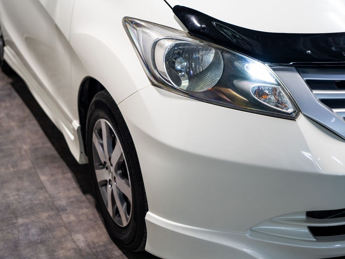 Honda Freed 2011 - фото автомобиля