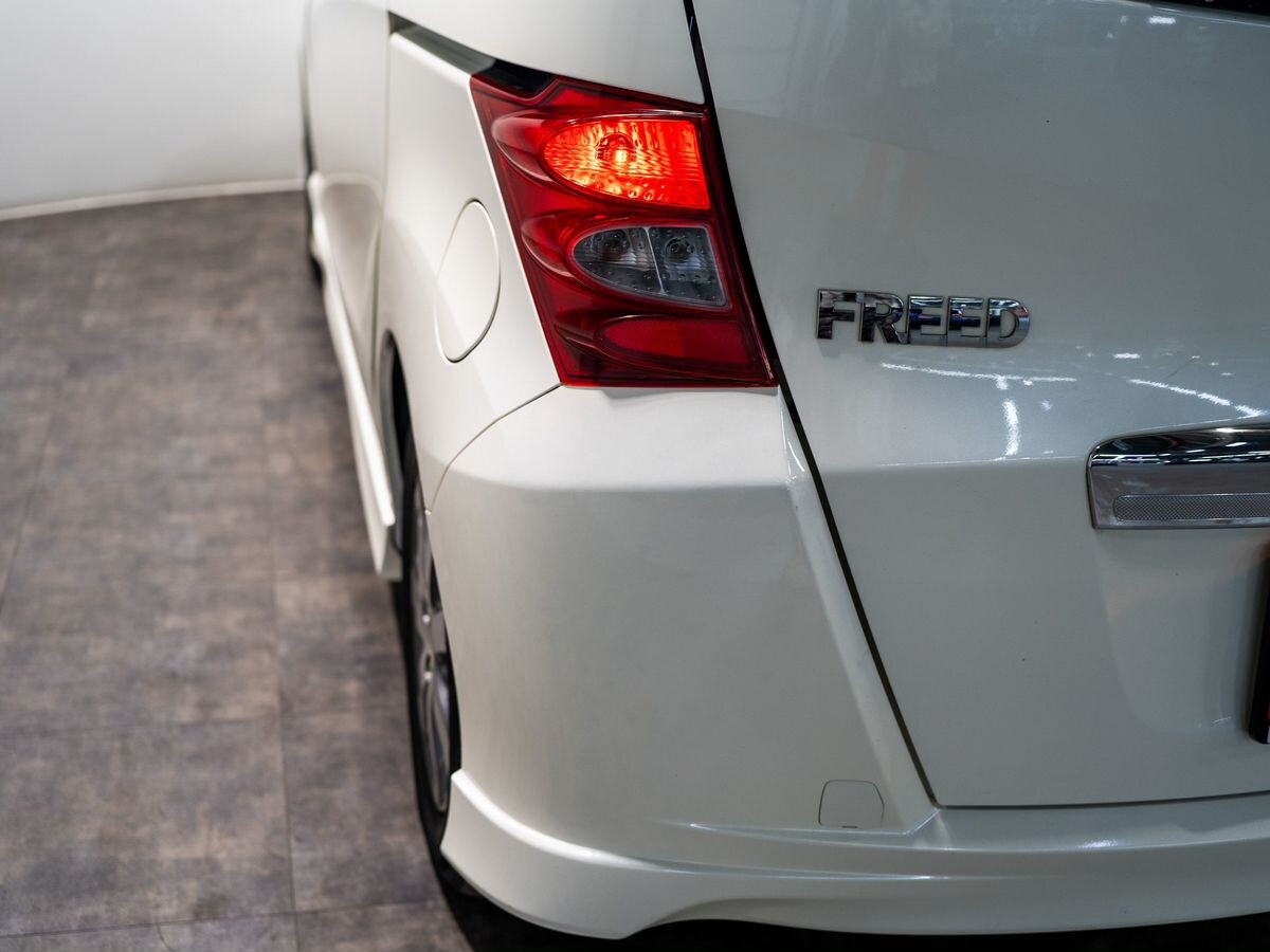 Honda Freed 2011 - фото автомобиля