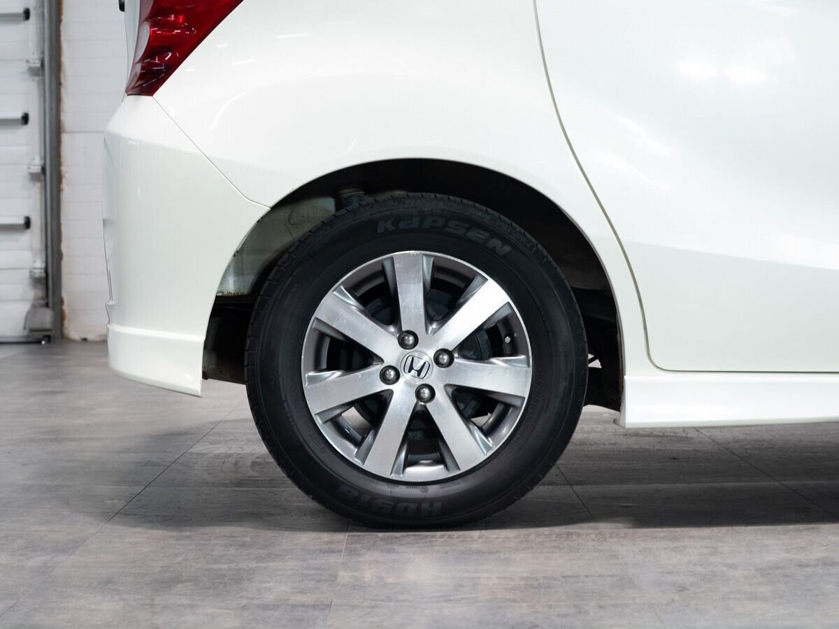Honda Freed 2011 - фото автомобиля