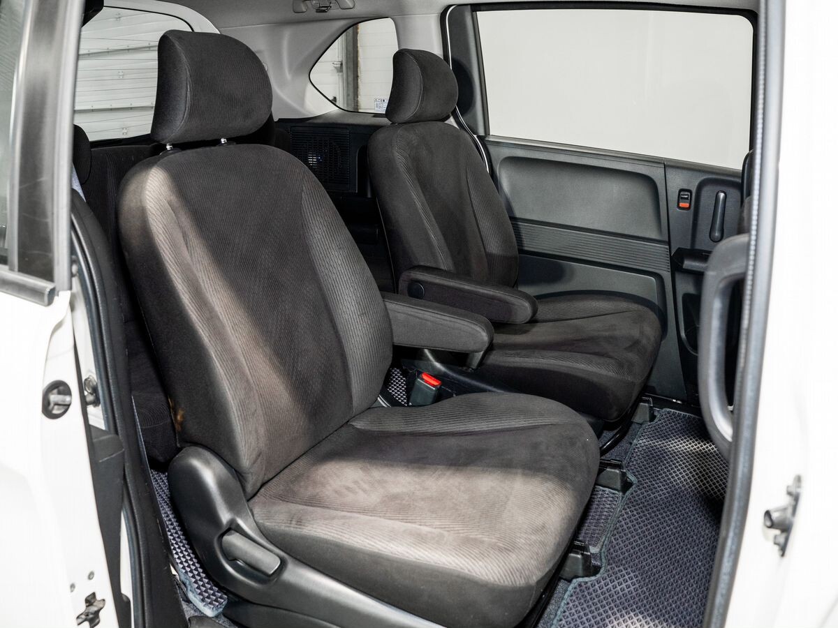 Honda Freed 2011 - фото автомобиля