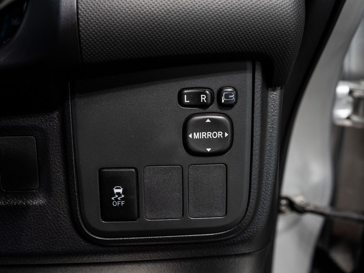 Toyota Wish 2009 - фото автомобиля
