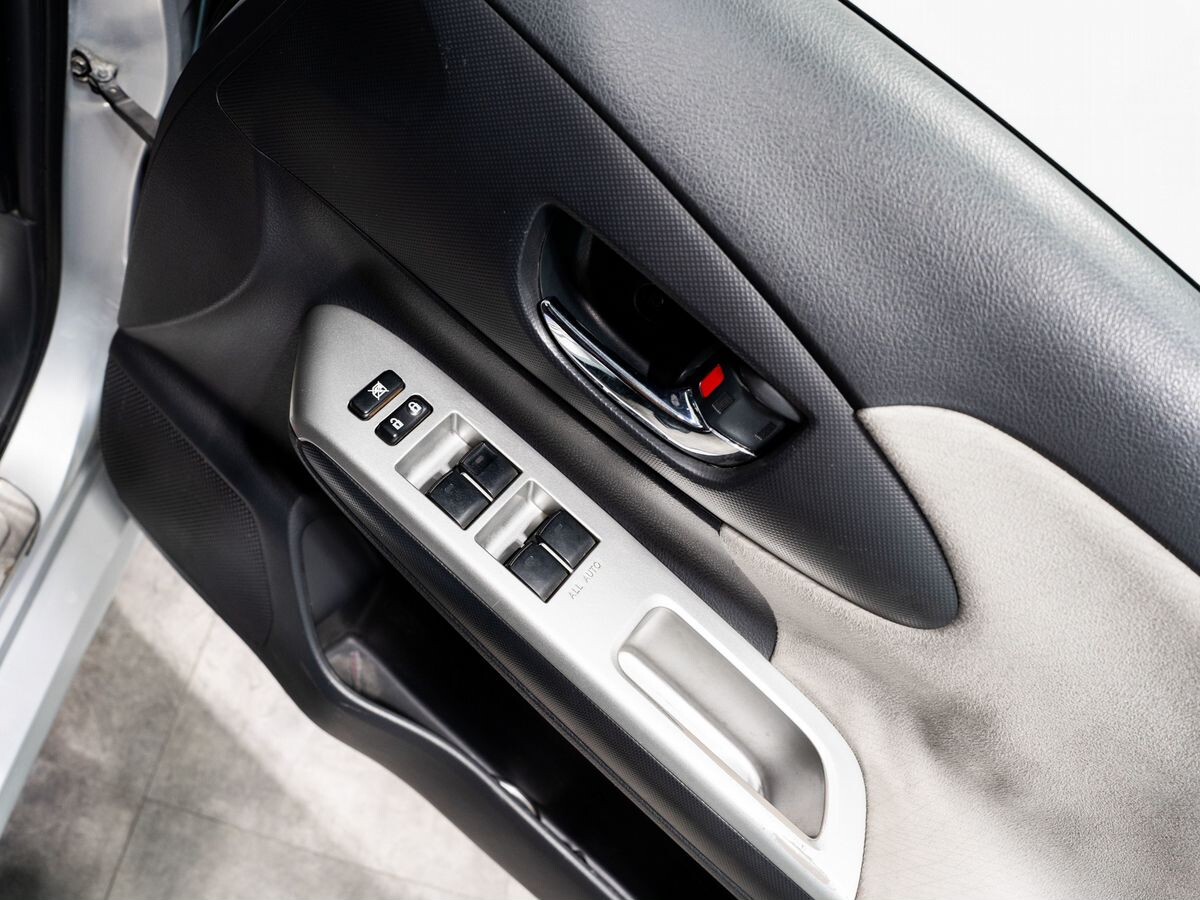 Toyota Wish 2009 - фото автомобиля