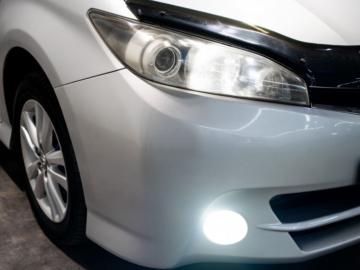 Toyota Wish 2009 - фото автомобиля