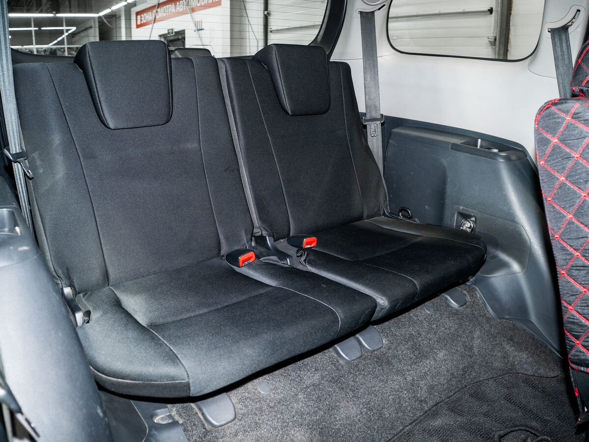 Toyota Wish 2009 - фото автомобиля