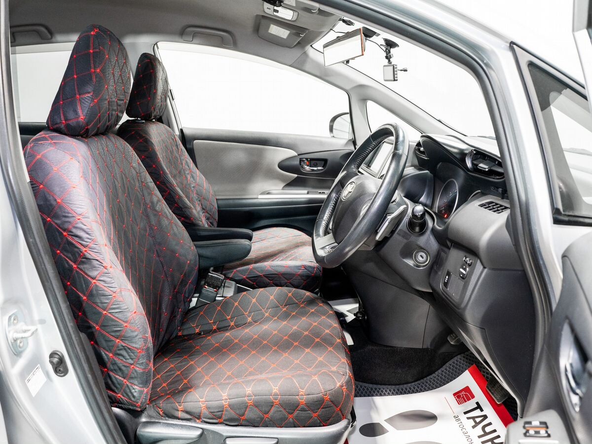 Toyota Wish 2009 - фото автомобиля