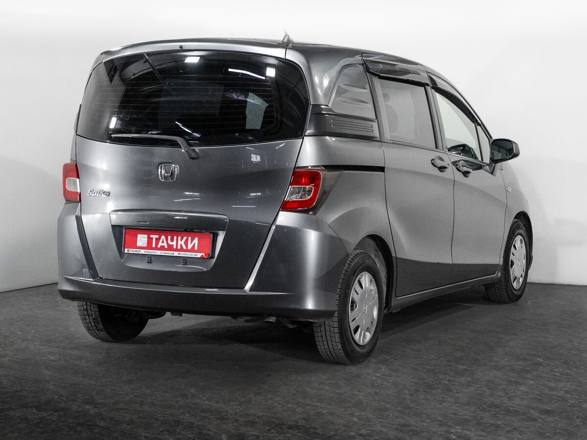 Honda Freed Spike 2010 - фото автомобиля