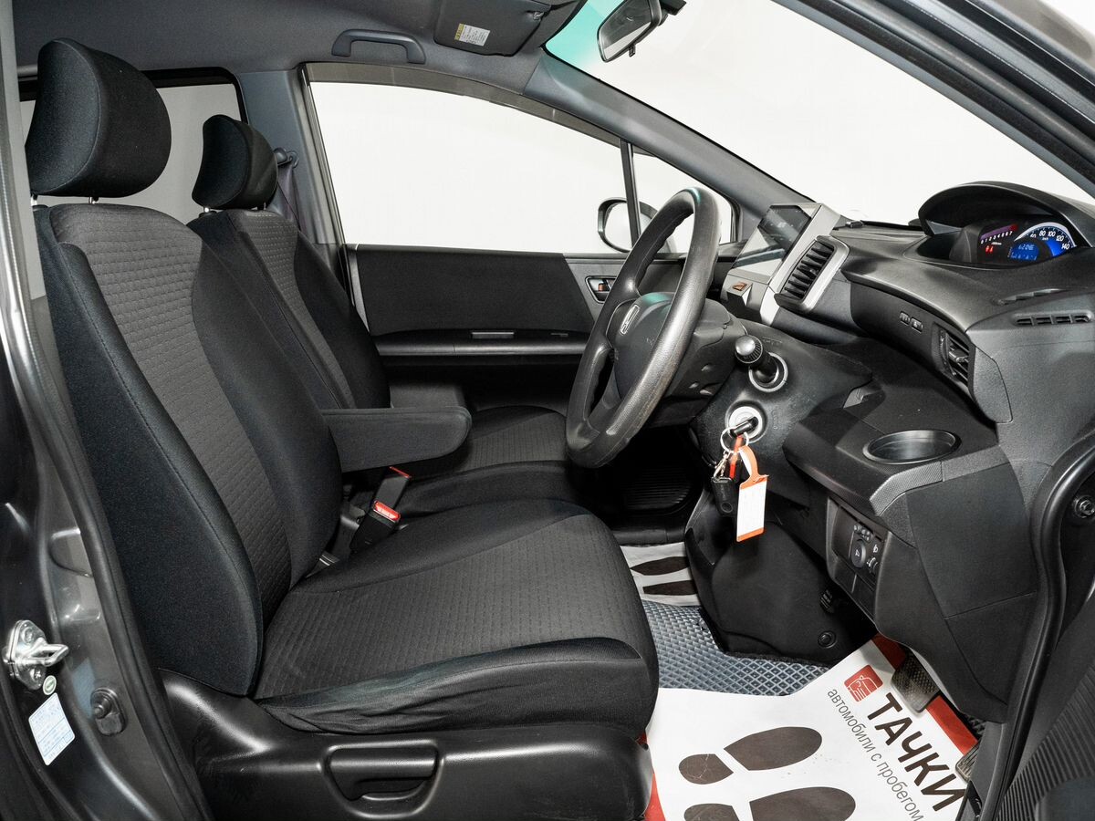 Honda Freed Spike 2010 - фото автомобиля
