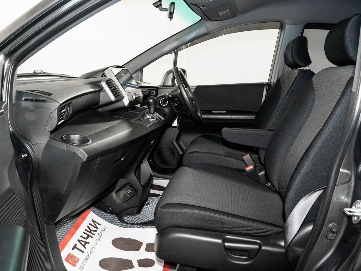 Honda Freed Spike 2010 - фото автомобиля