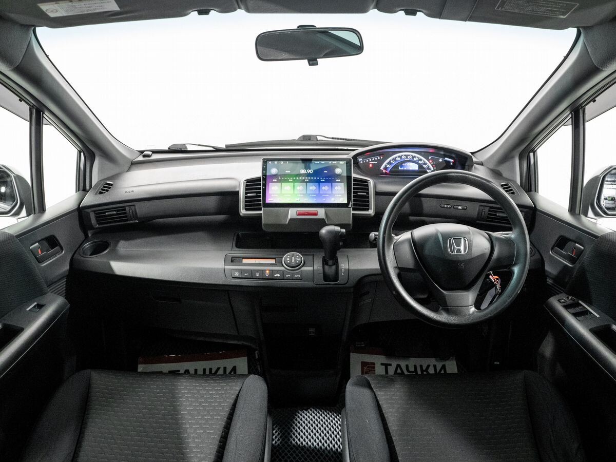 Honda Freed Spike 2010 - фото автомобиля