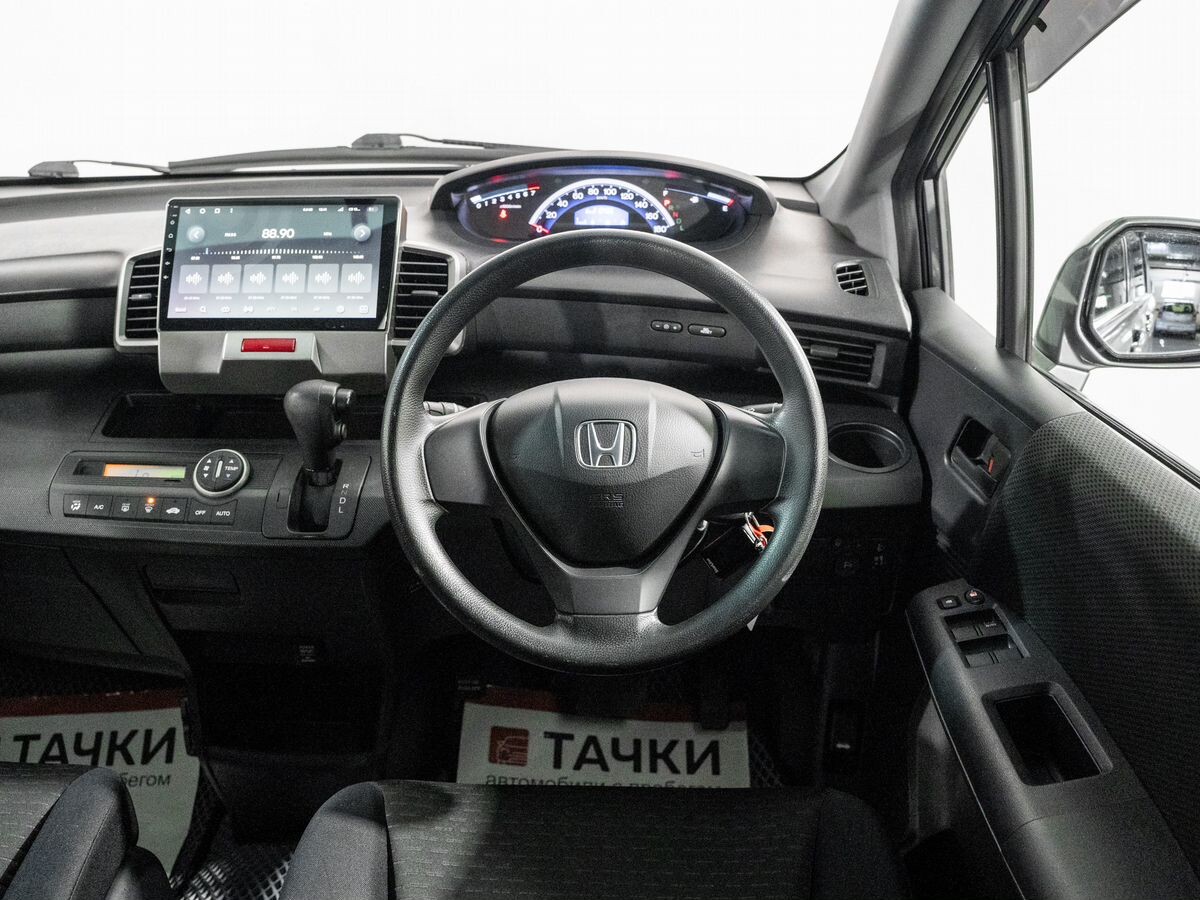 Honda Freed Spike 2010 - фото автомобиля