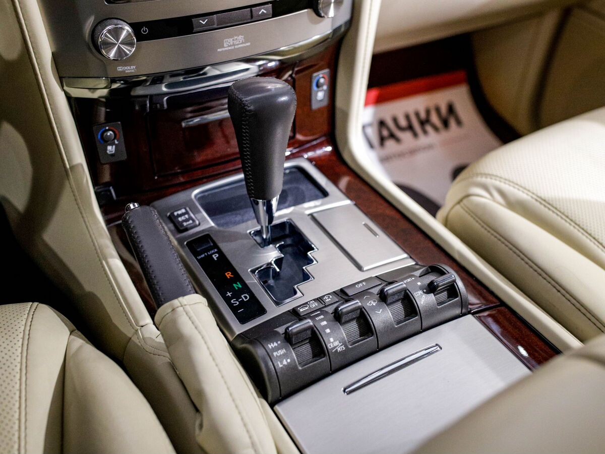 Lexus LX570 2013 - фото автомобиля