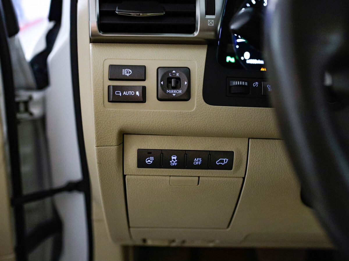 Lexus LX570 2013 - фото автомобиля