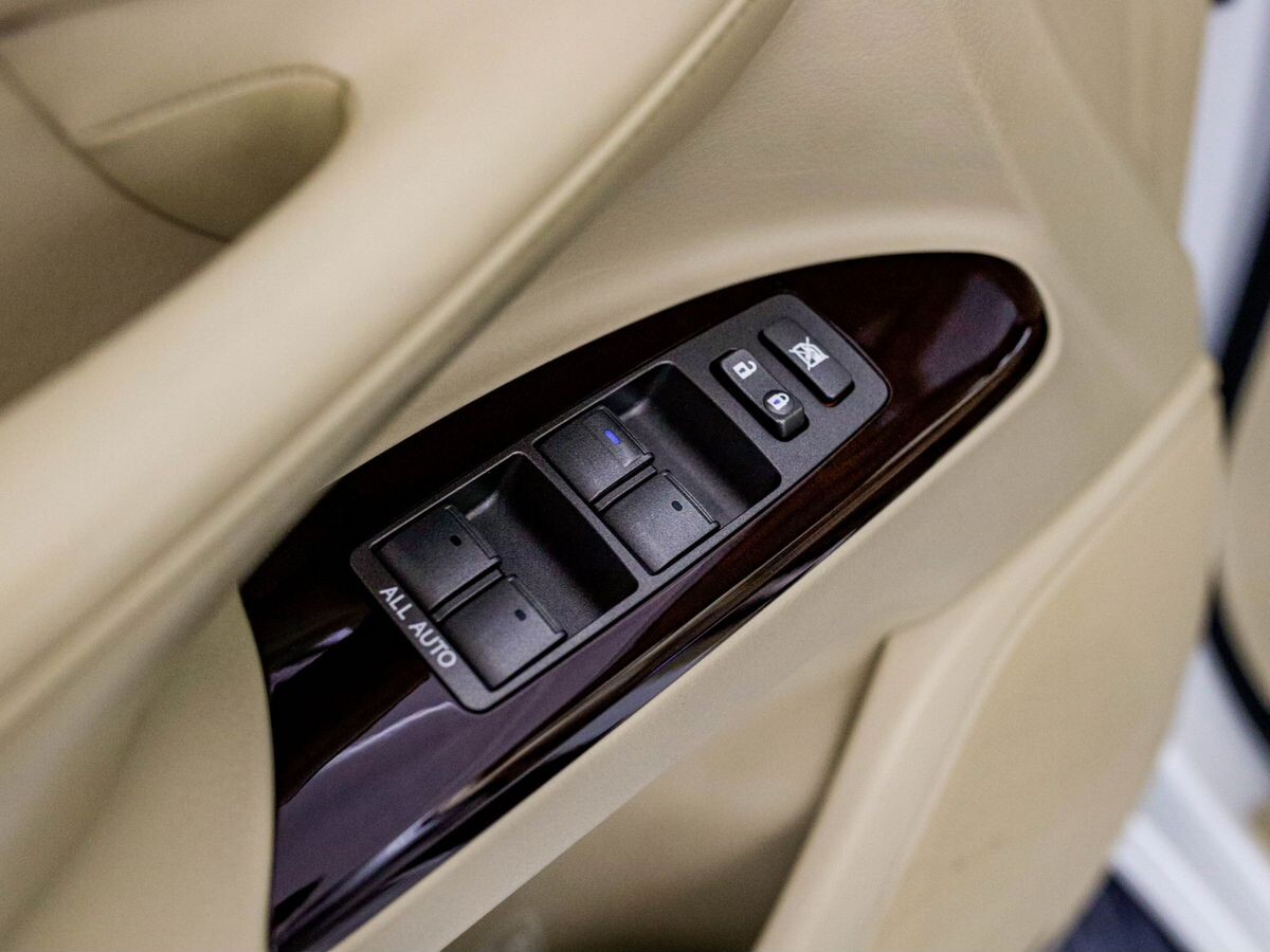 Lexus LX570 2013 - фото автомобиля