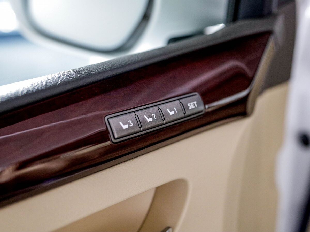 Lexus LX570 2013 - фото автомобиля