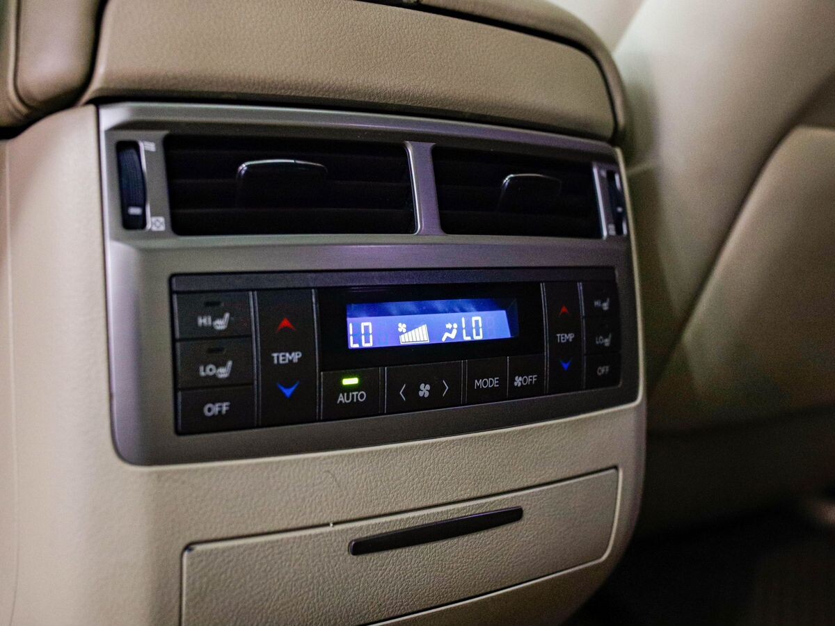 Lexus LX570 2013 - фото автомобиля