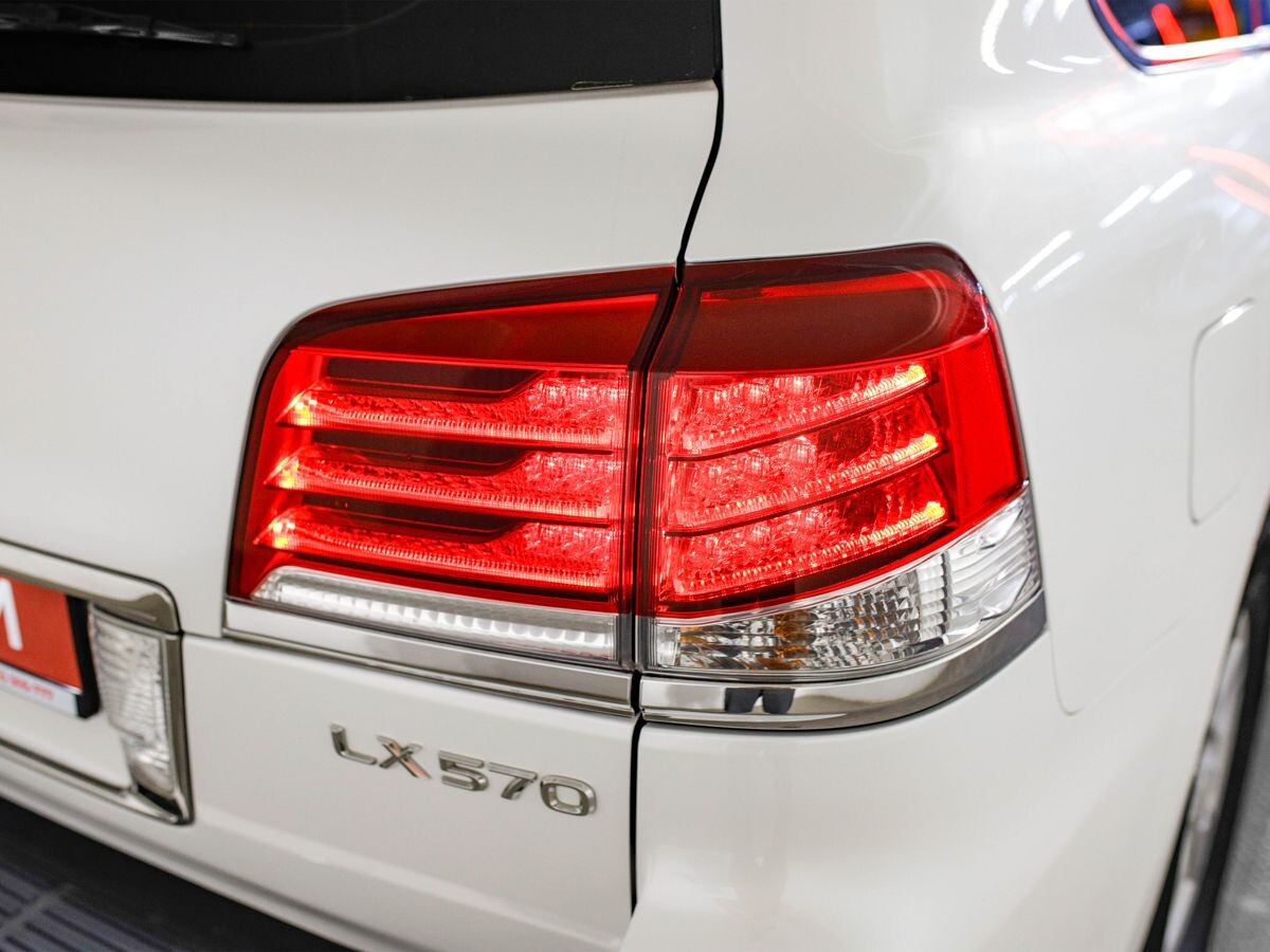 Lexus LX570 2013 - фото автомобиля