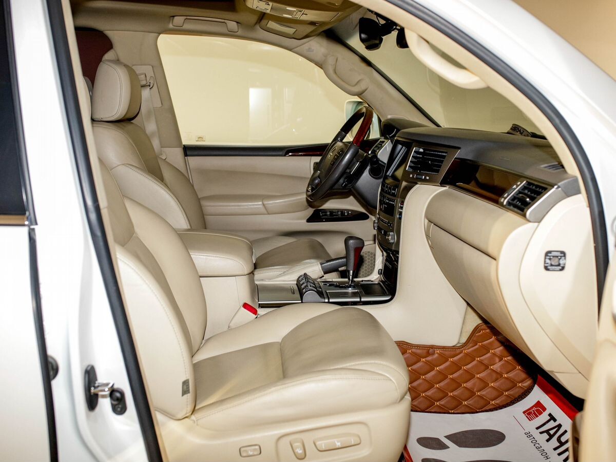 Lexus LX570 2013 - фото автомобиля