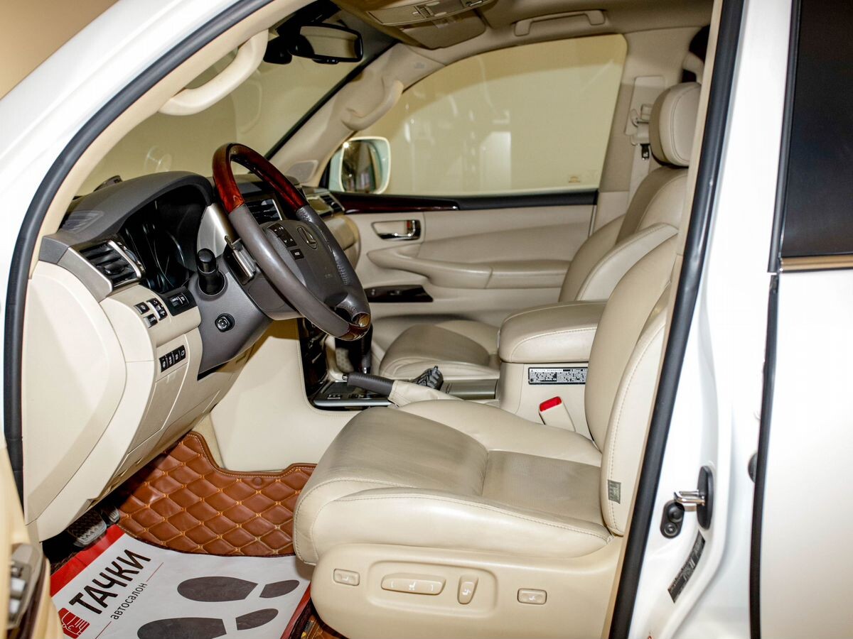 Lexus LX570 2013 - фото автомобиля