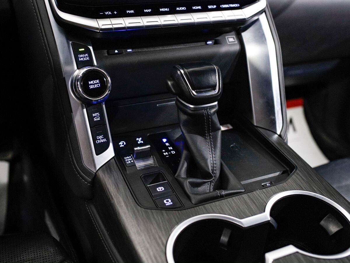 Toyota Land Cruiser 2021 - фото автомобиля